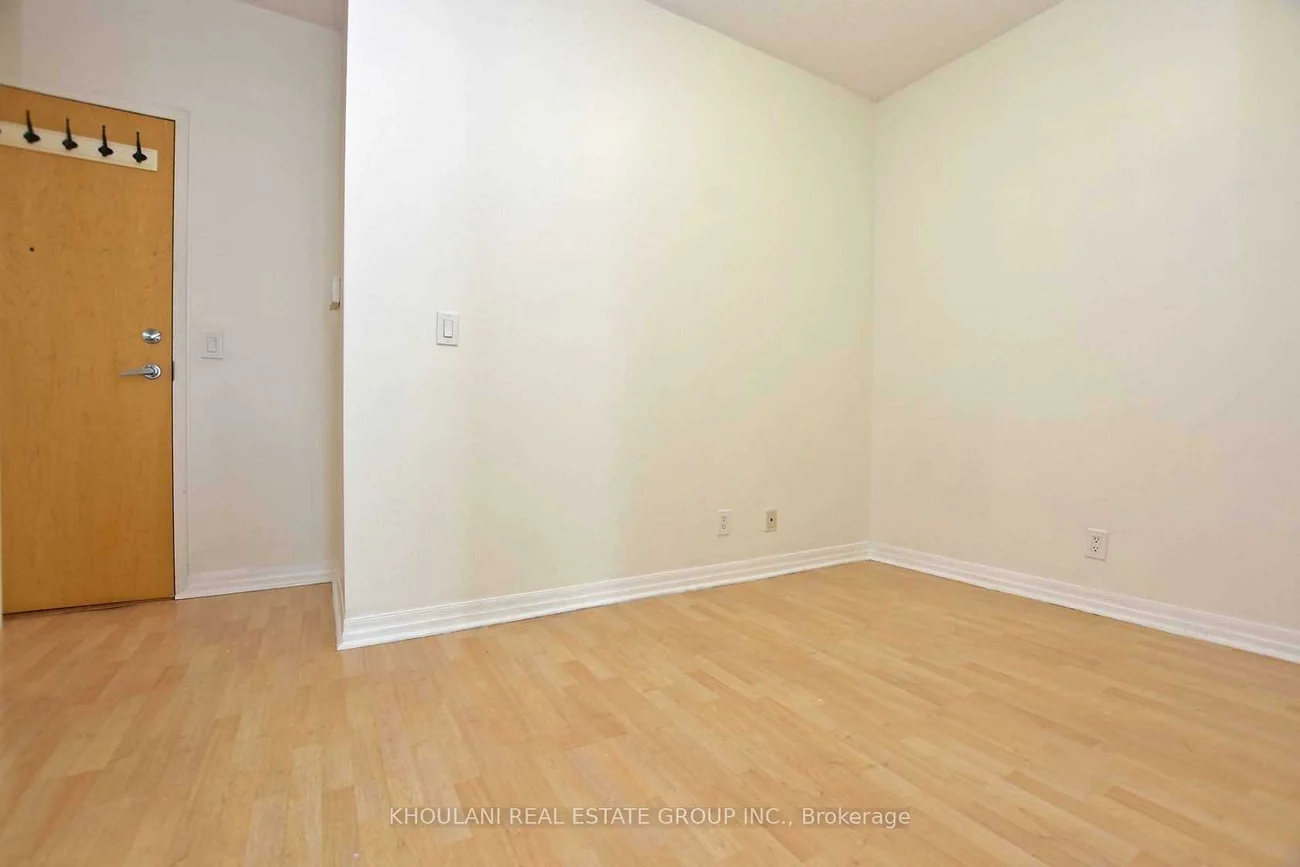 220, Burnhamthorpe, City Centre, Mississauga
