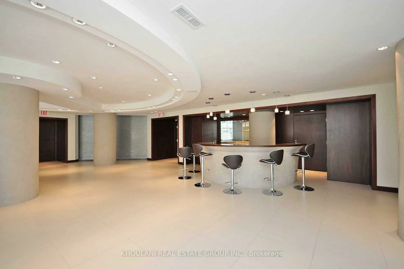 220, Burnhamthorpe, City Centre, Mississauga