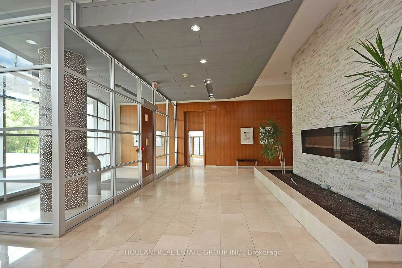 220, Burnhamthorpe, City Centre, Mississauga