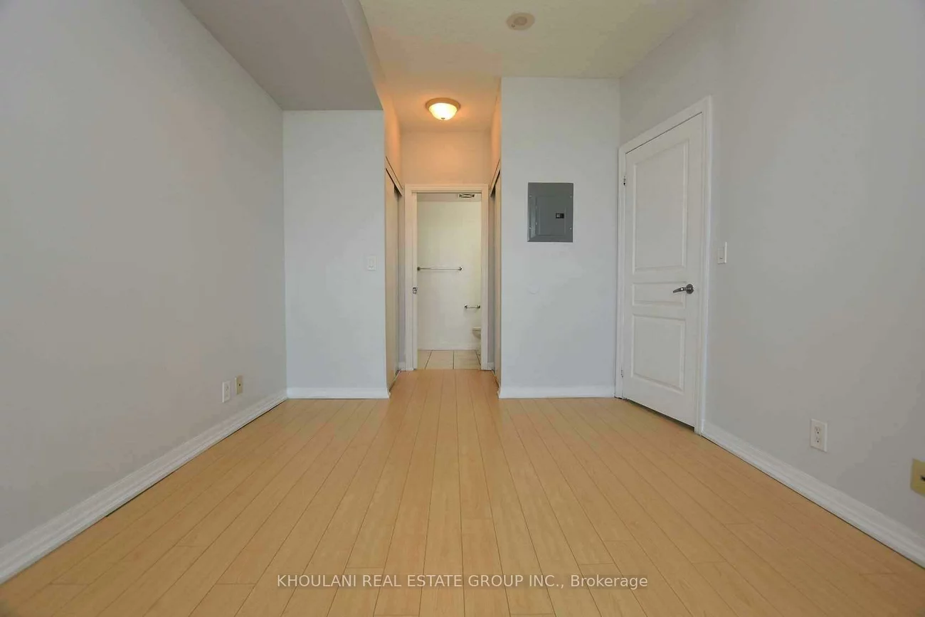 220, Burnhamthorpe, City Centre, Mississauga