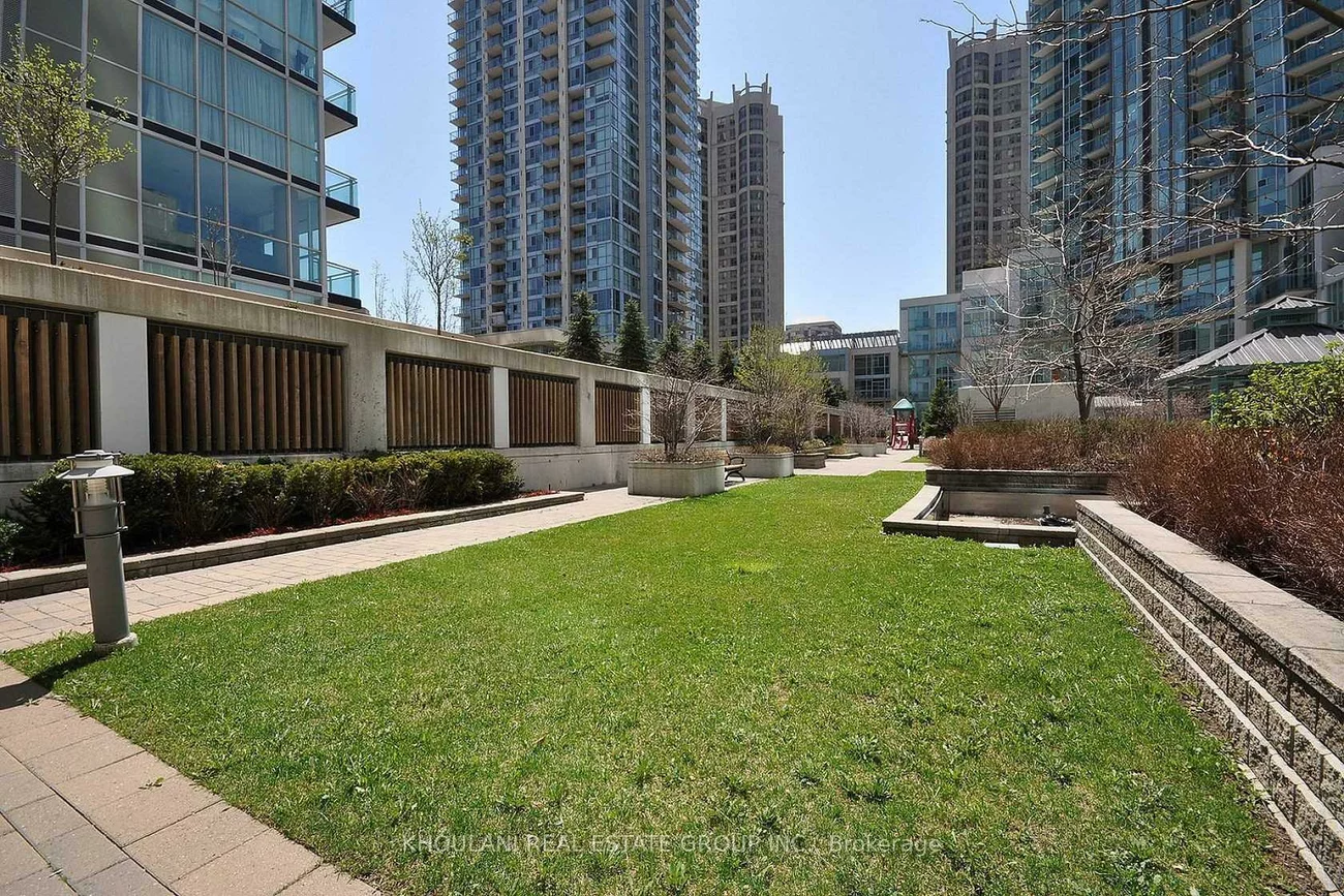 220, Burnhamthorpe, City Centre, Mississauga