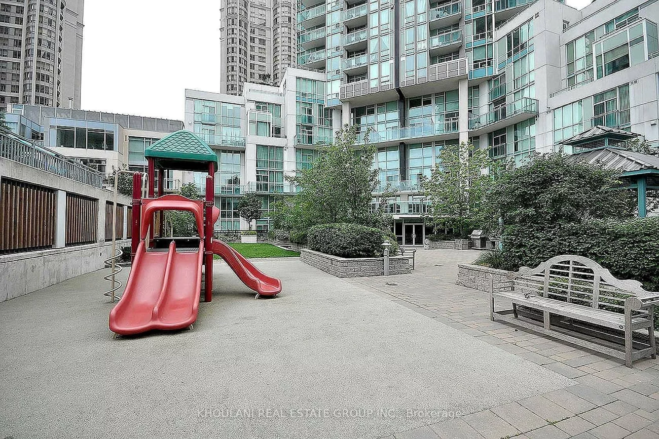 220, Burnhamthorpe, City Centre, Mississauga
