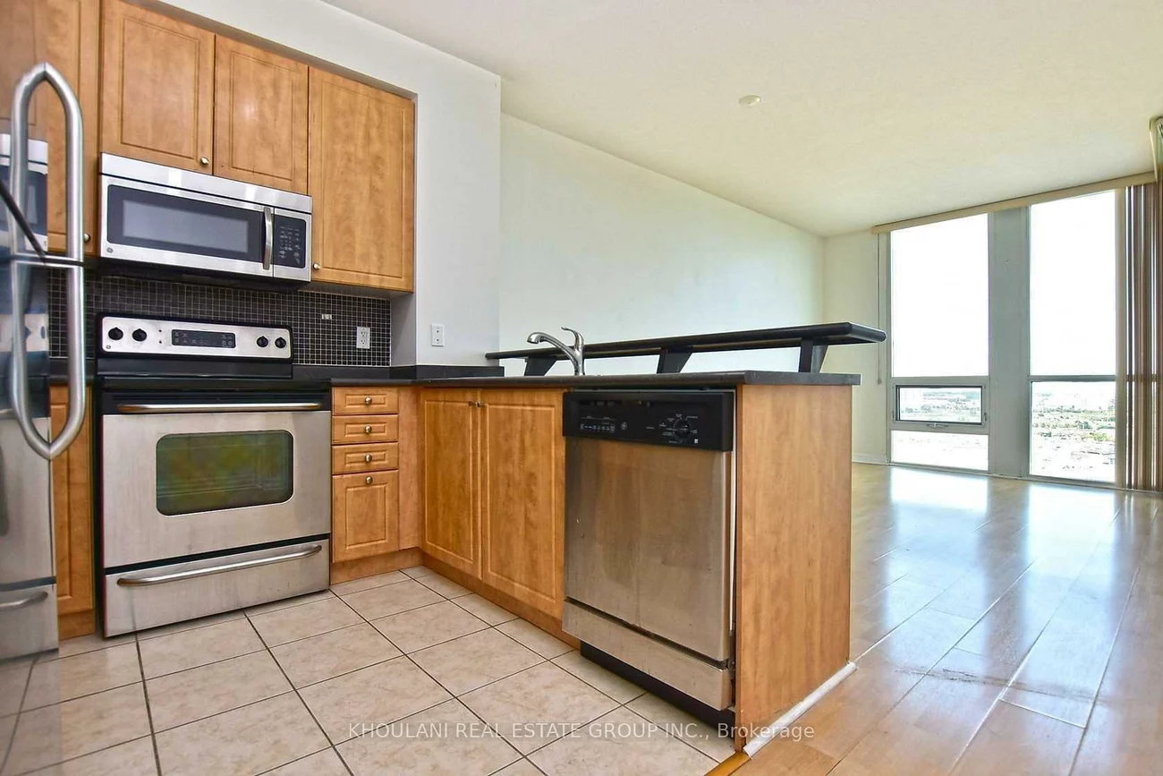 220, Burnhamthorpe, City Centre, Mississauga