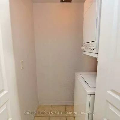 220, Burnhamthorpe, City Centre, Mississauga