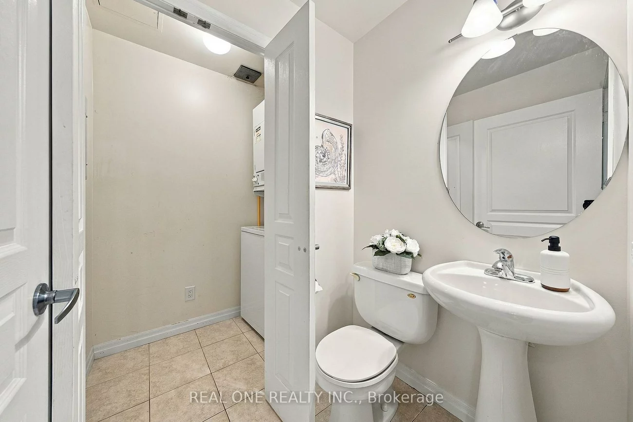 225, Webb, City Centre, Mississauga