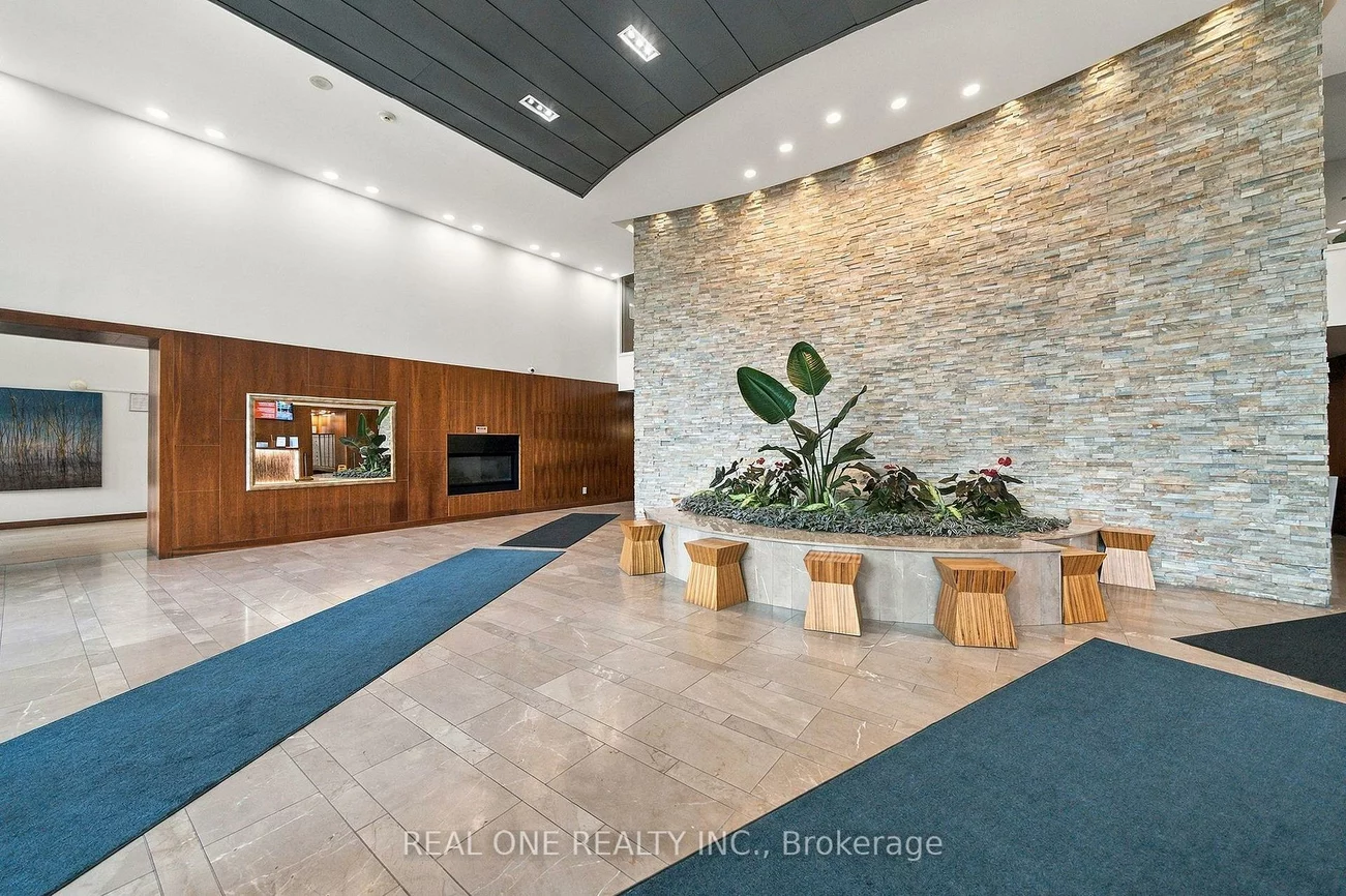 225, Webb, City Centre, Mississauga