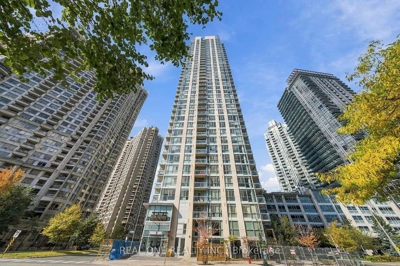 225, Webb, City Centre, Mississauga