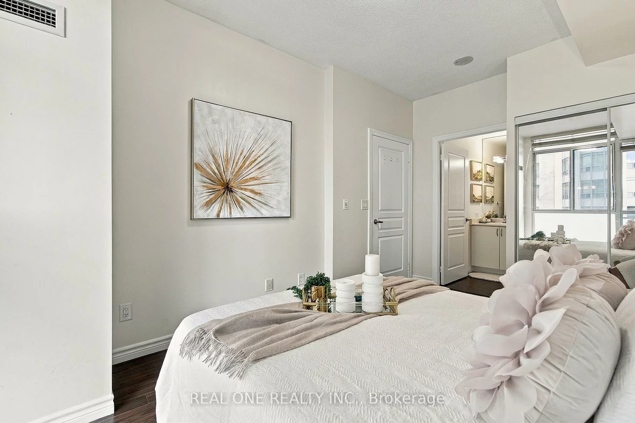225, Webb, City Centre, Mississauga