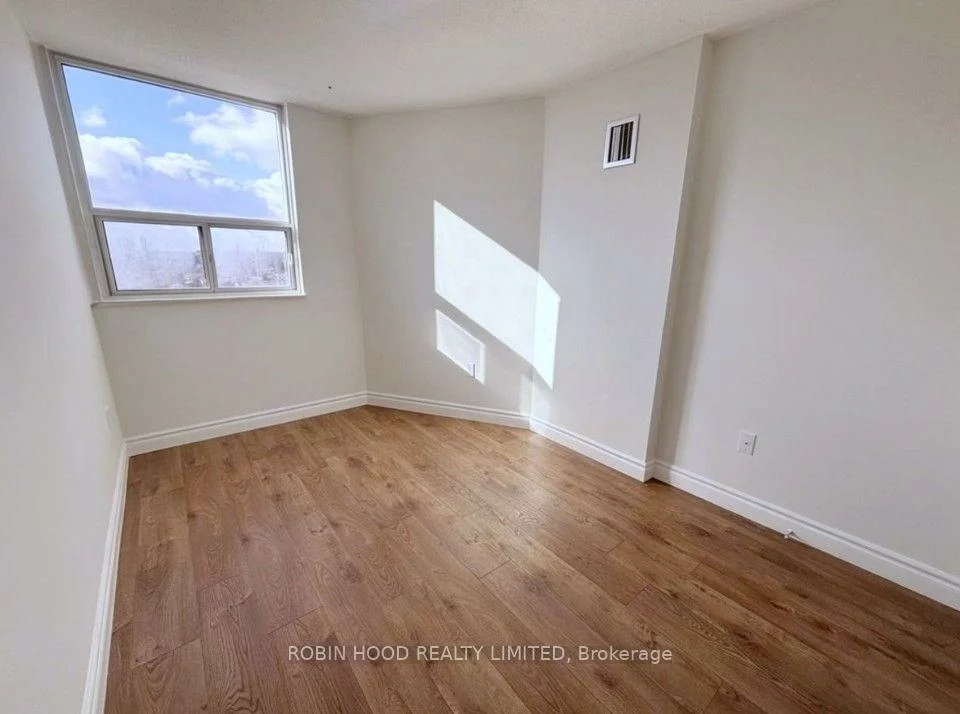 355, Rathburn, Airport Corporate, Mississauga