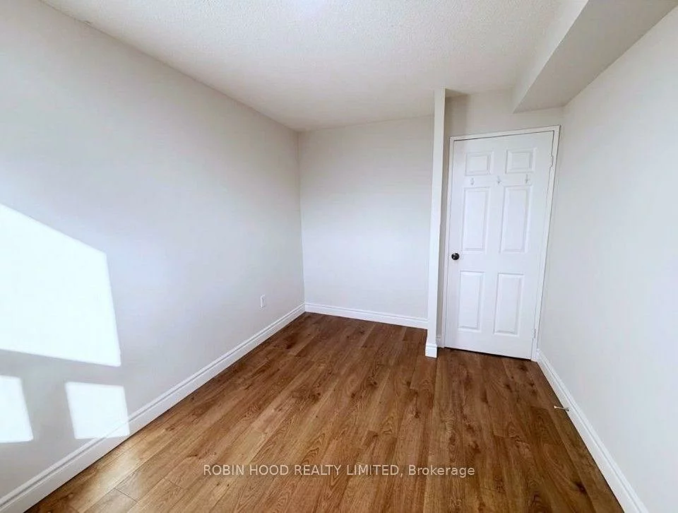 355, Rathburn, Airport Corporate, Mississauga