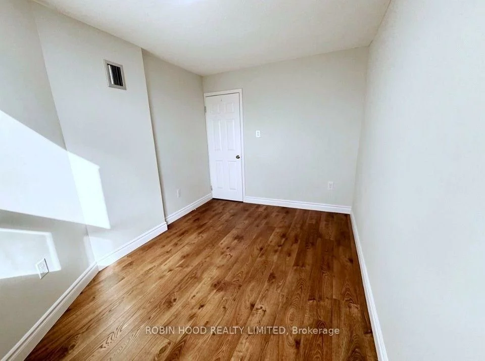 355, Rathburn, Airport Corporate, Mississauga
