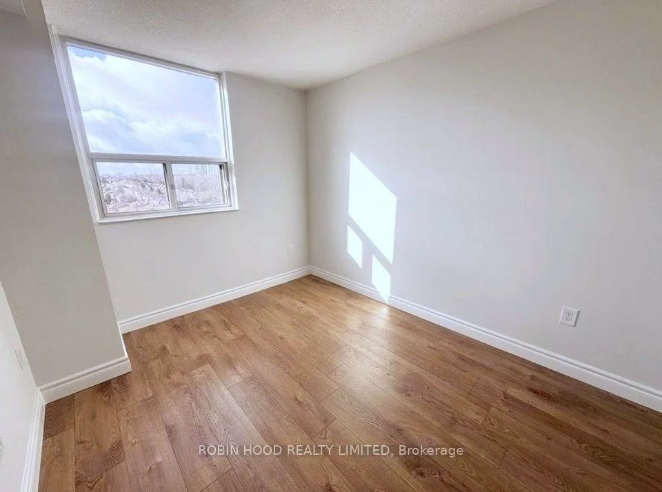 355, Rathburn, Airport Corporate, Mississauga