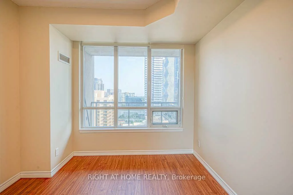 388, Prince Of Wales, City Centre, Mississauga