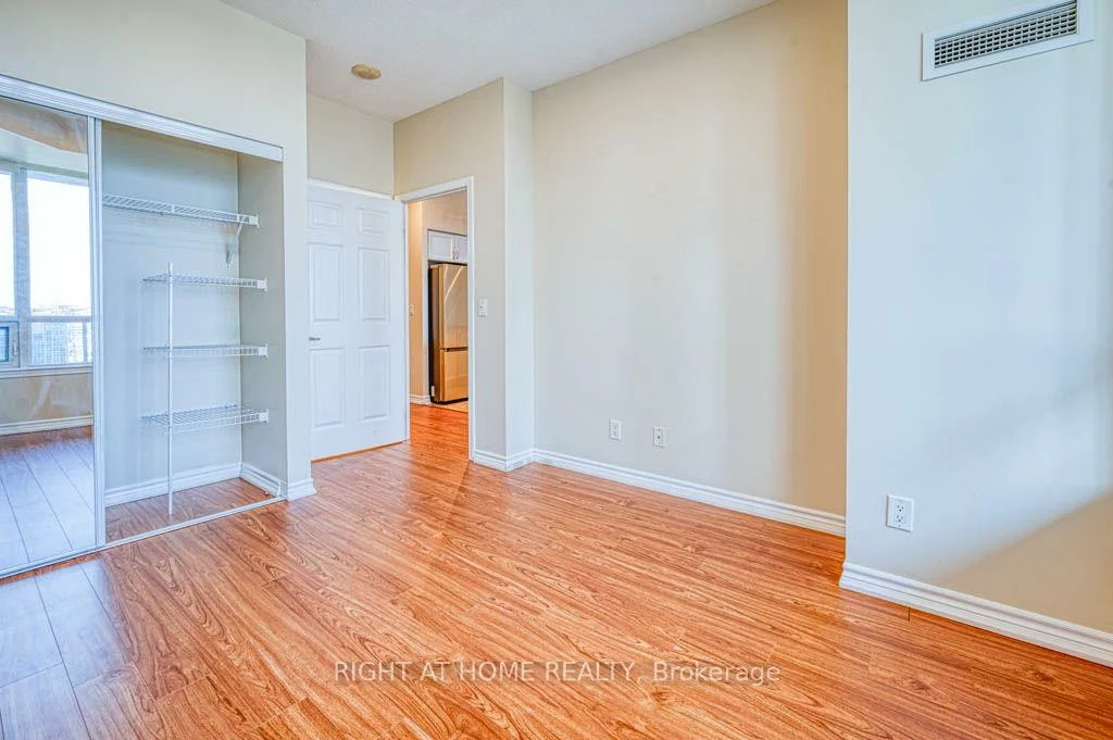388, Prince Of Wales, City Centre, Mississauga