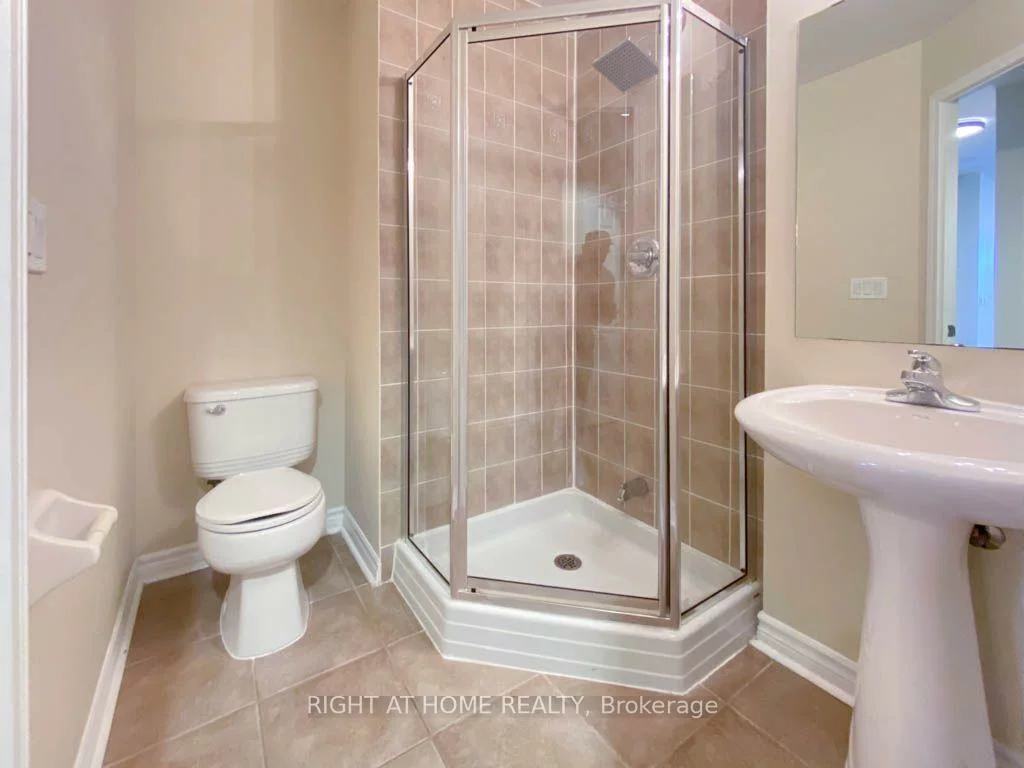 388, Prince Of Wales, City Centre, Mississauga