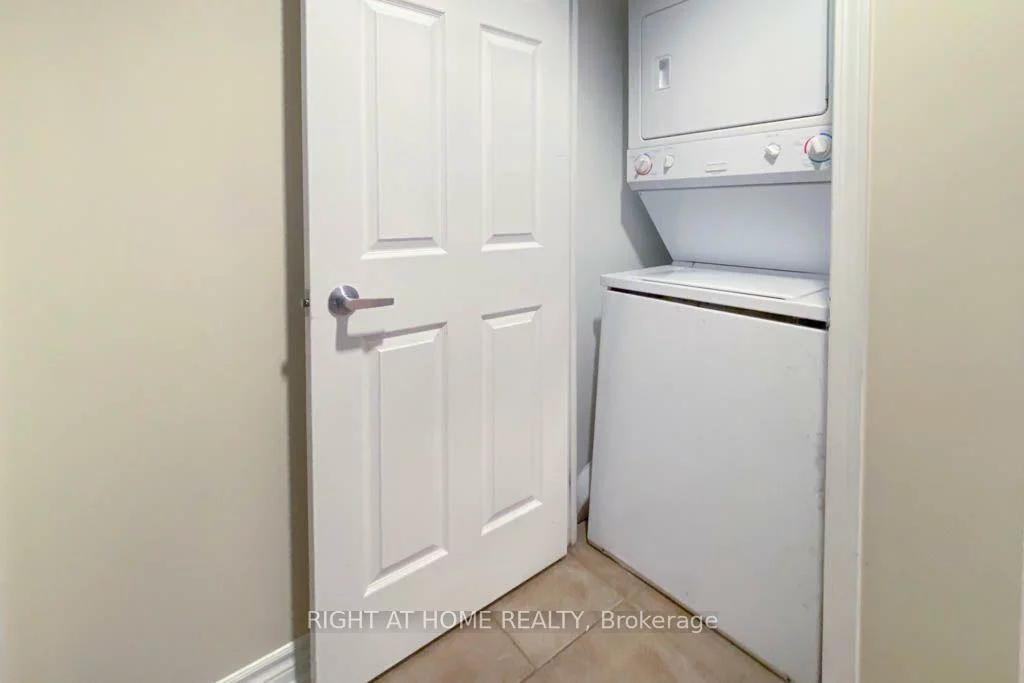 388, Prince Of Wales, City Centre, Mississauga