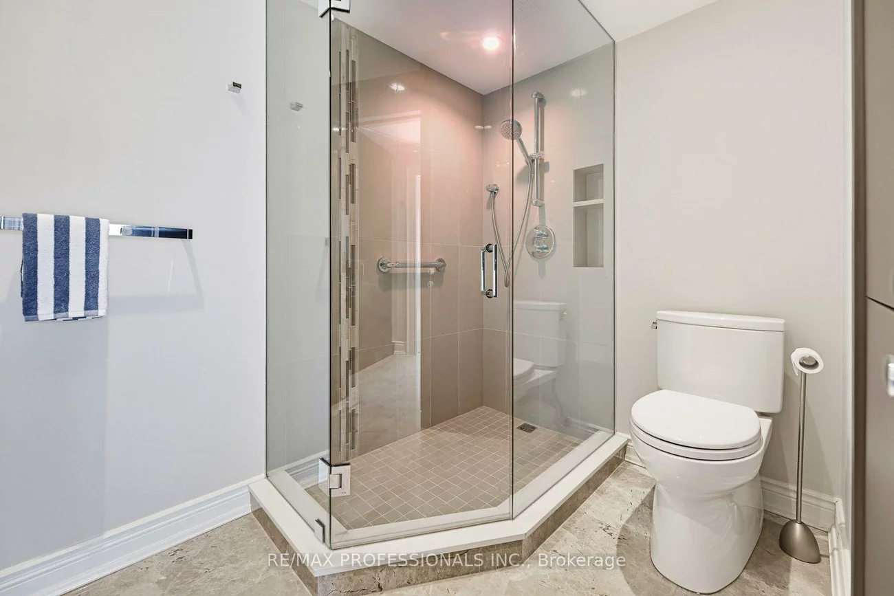 1271, Walden, Clarkson, Mississauga