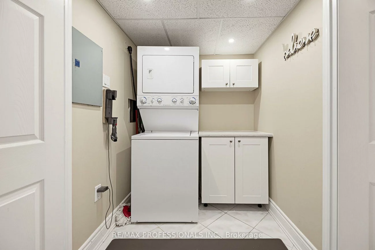 1271, Walden, Clarkson, Mississauga