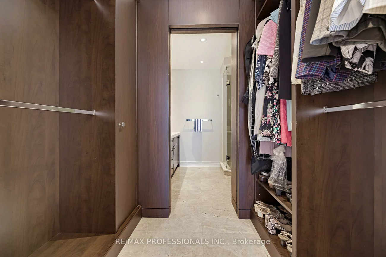 1271, Walden, Clarkson, Mississauga