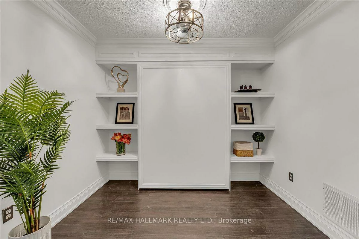 109, Bristol, Hurontario, Mississauga