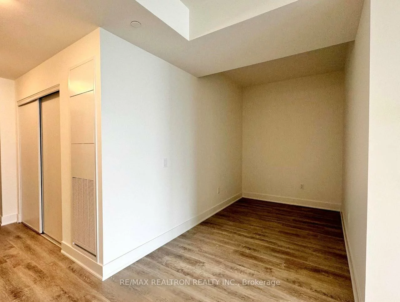 185, Deerfield, Central Newmarket, Newmarket