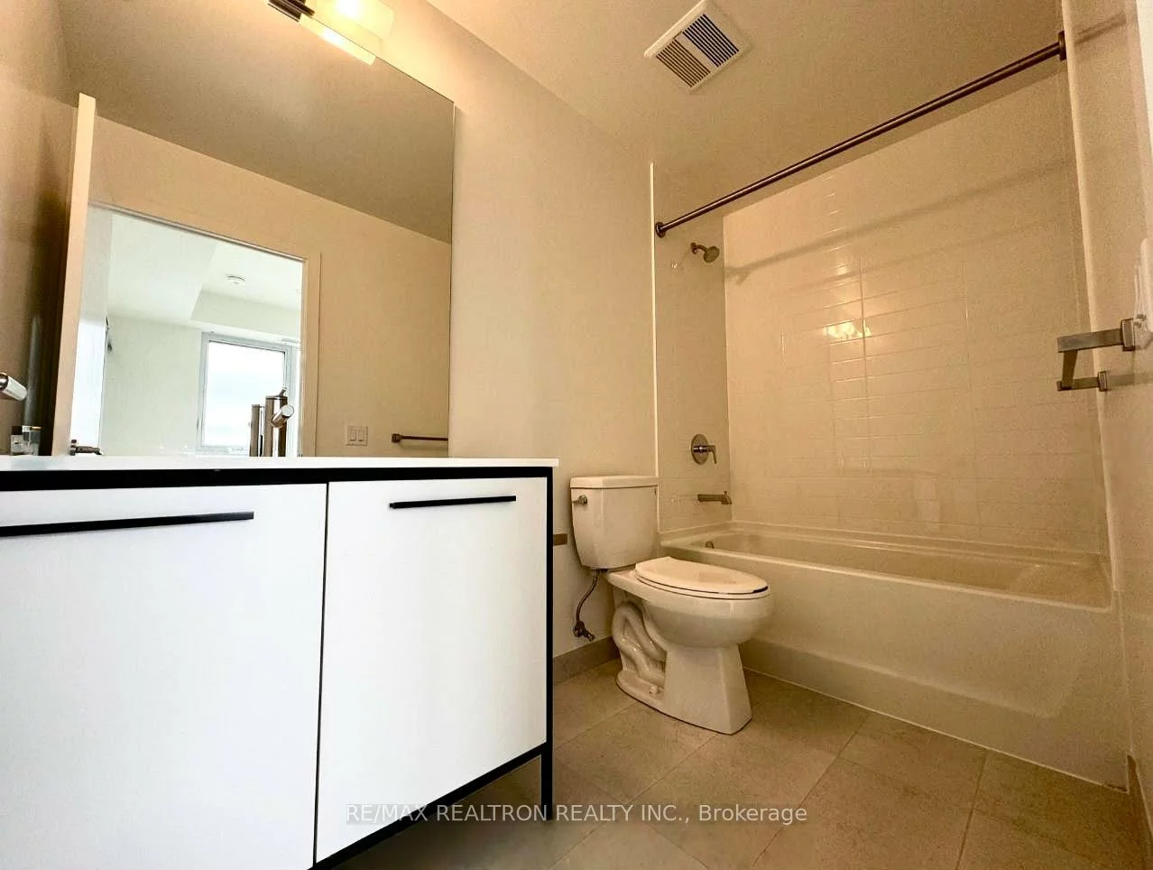 185, Deerfield, Central Newmarket, Newmarket