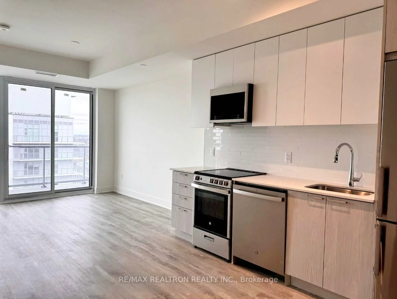 185, Deerfield, Central Newmarket, Newmarket