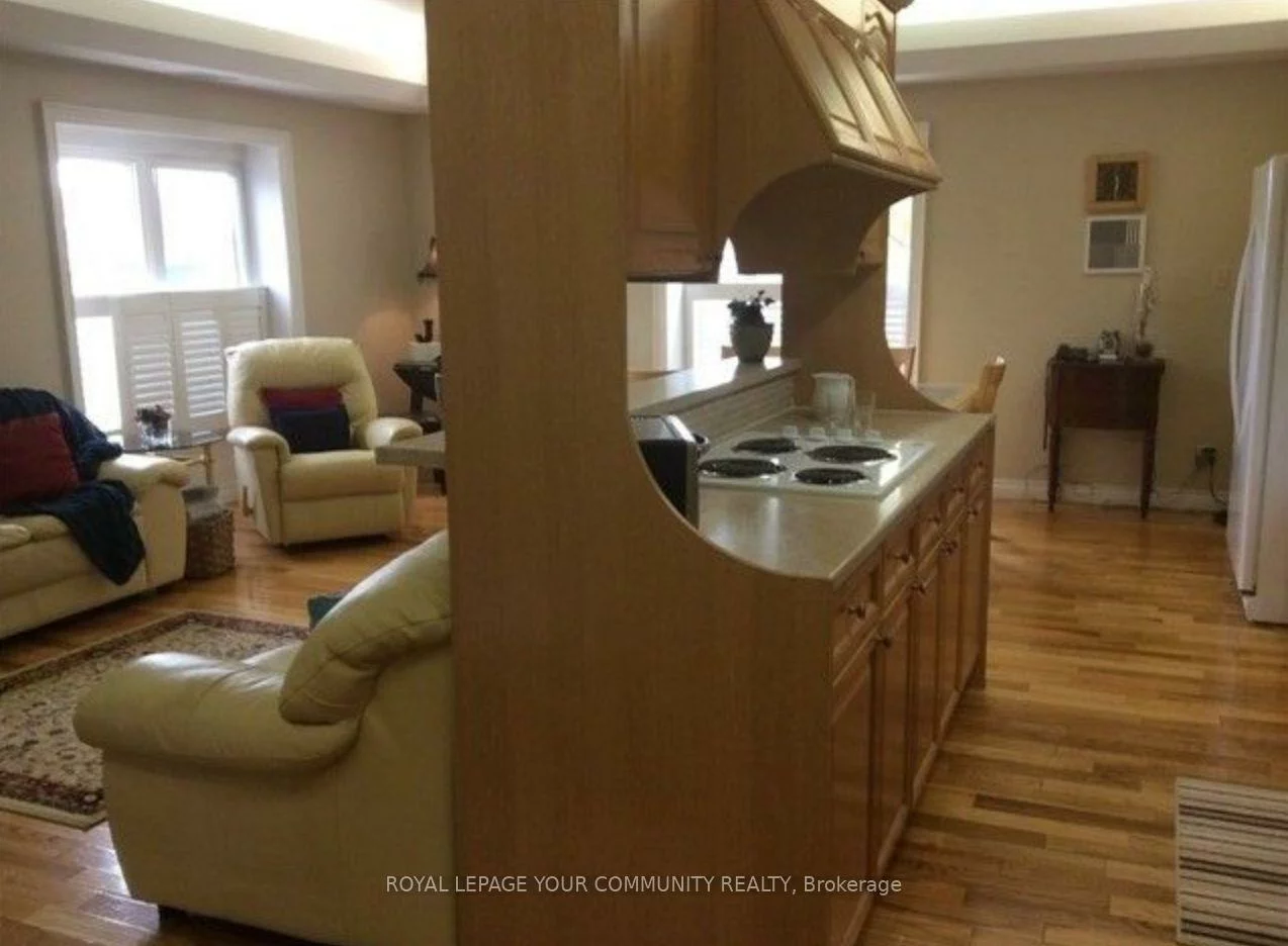 451, Botsford, Central Newmarket, Newmarket