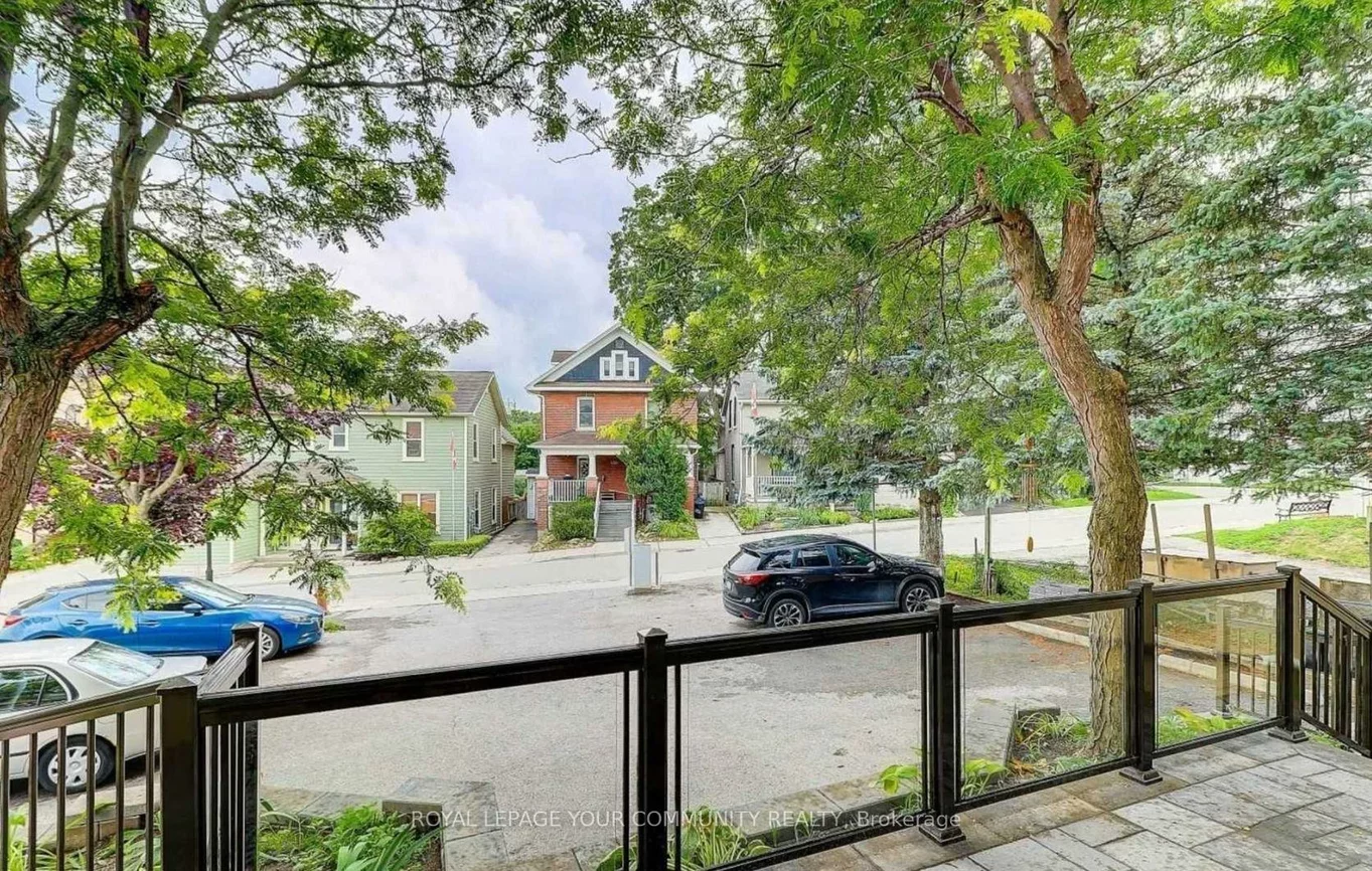 451, Botsford, Central Newmarket, Newmarket