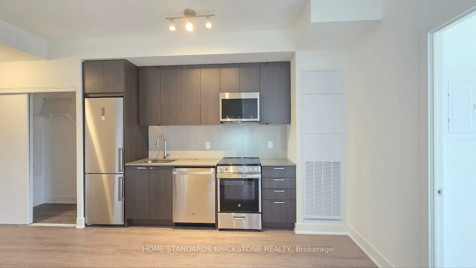 185, Deerfield, Central Newmarket, Newmarket