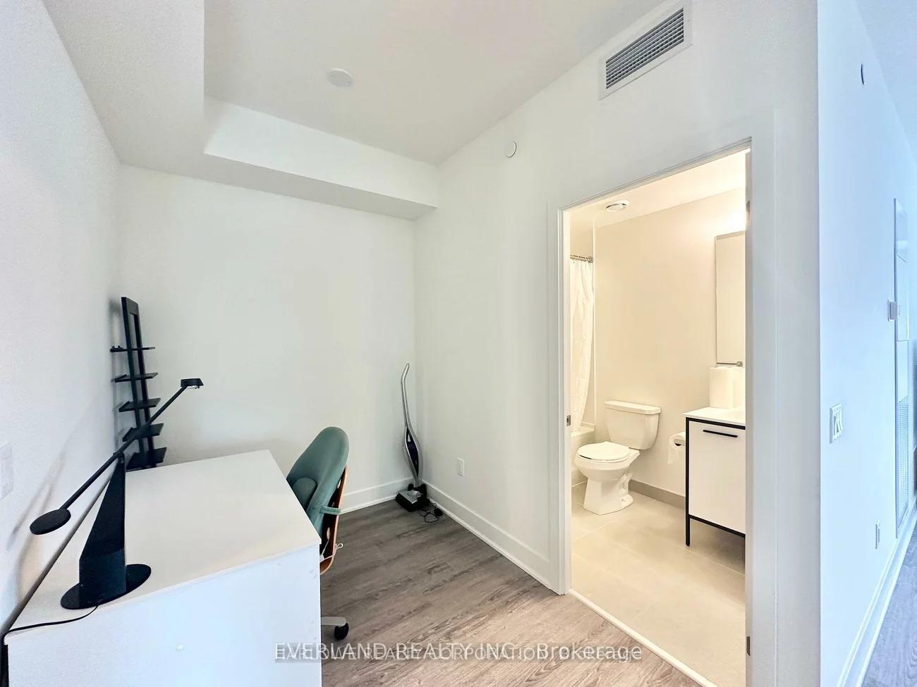 185, Deerfield, Central Newmarket, Newmarket