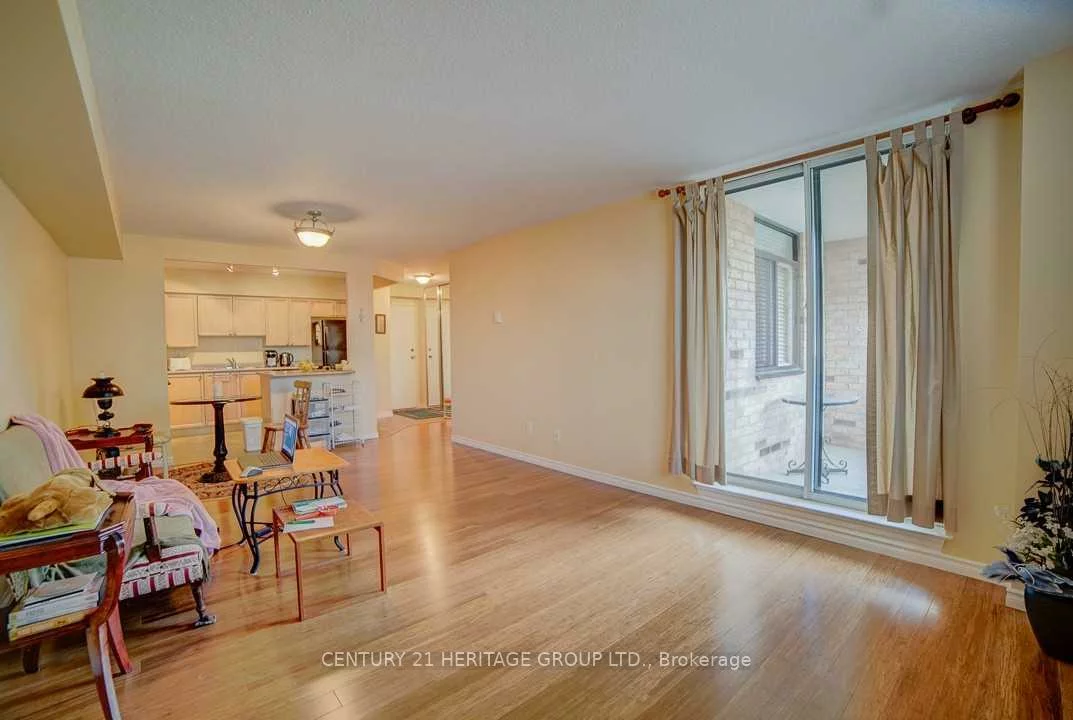 260, Davis, Central Newmarket, Newmarket