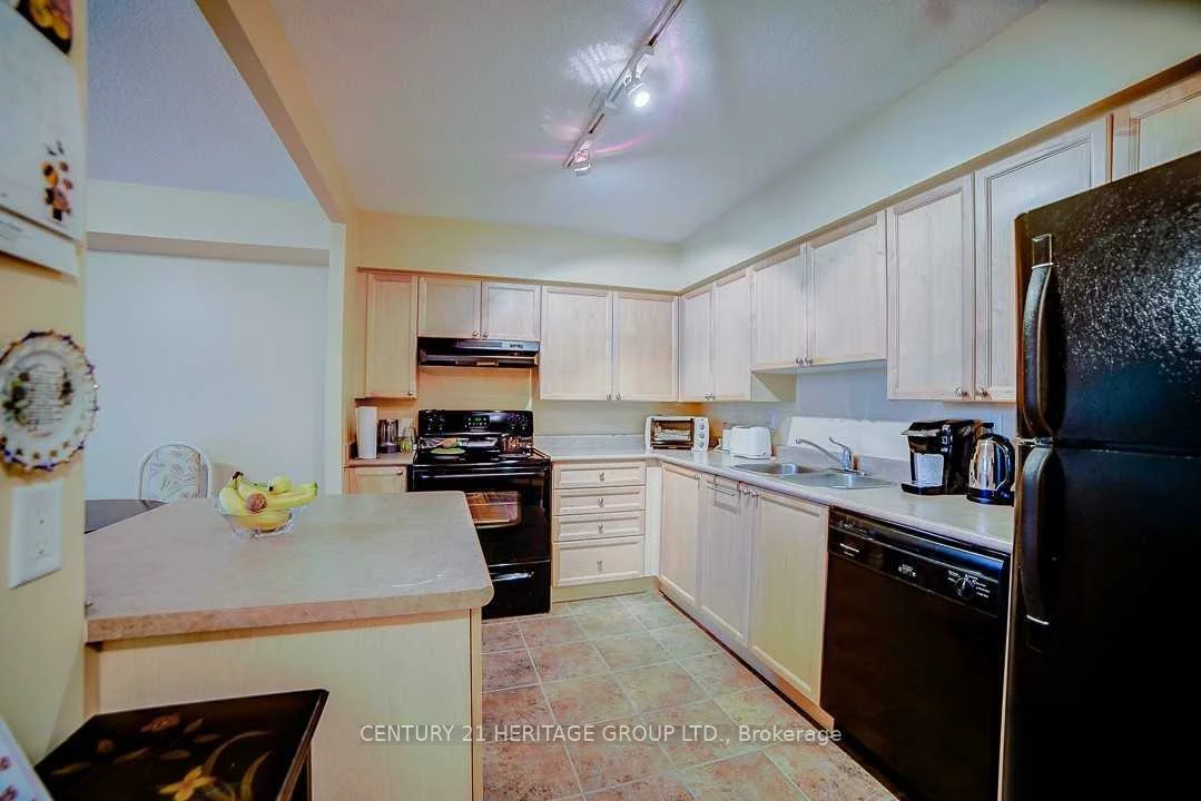 260, Davis, Central Newmarket, Newmarket