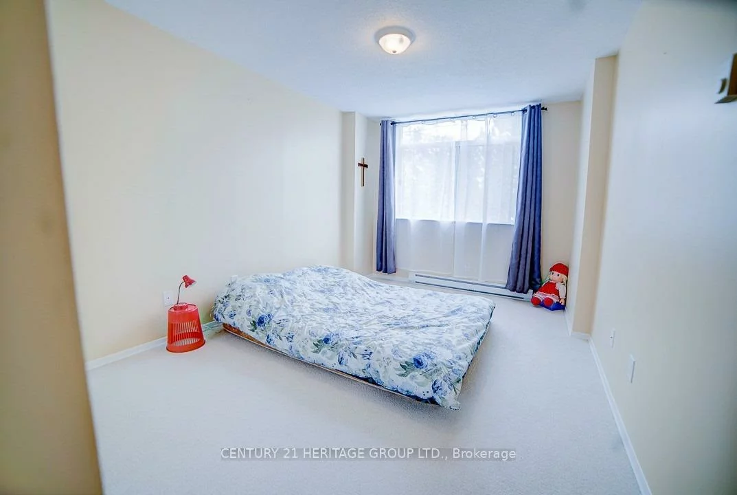 260, Davis, Central Newmarket, Newmarket