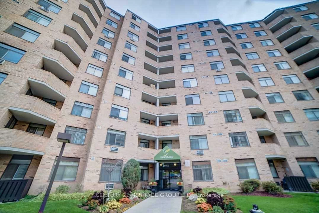 260, Davis, Central Newmarket, Newmarket