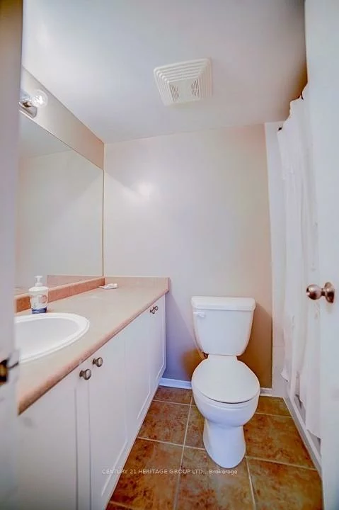 260, Davis, Central Newmarket, Newmarket
