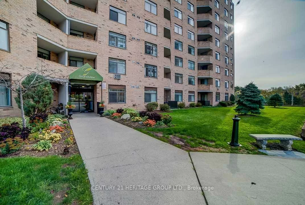 260, Davis, Central Newmarket, Newmarket