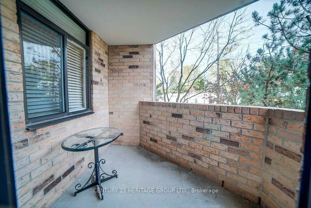 260, Davis, Central Newmarket, Newmarket