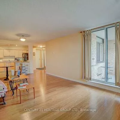 260, Davis, Central Newmarket, Newmarket
