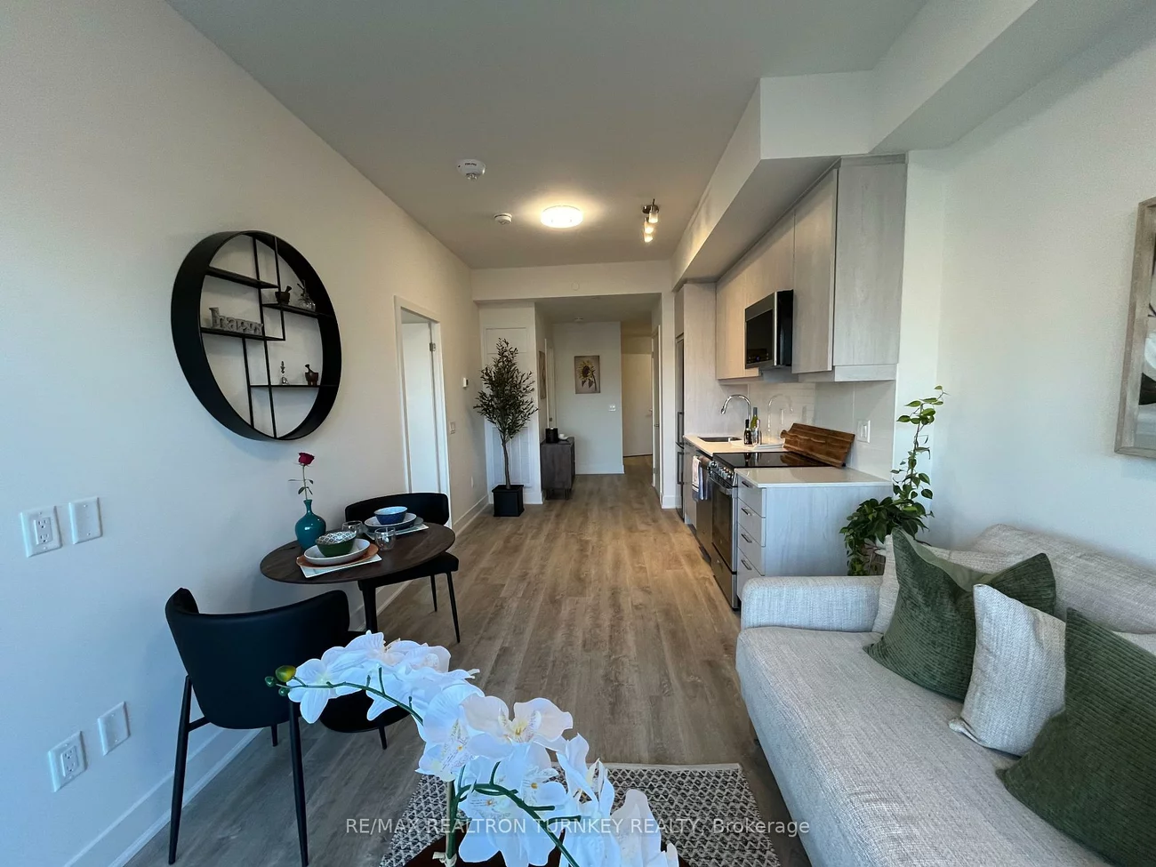 185, Deerfield, Central Newmarket, Newmarket