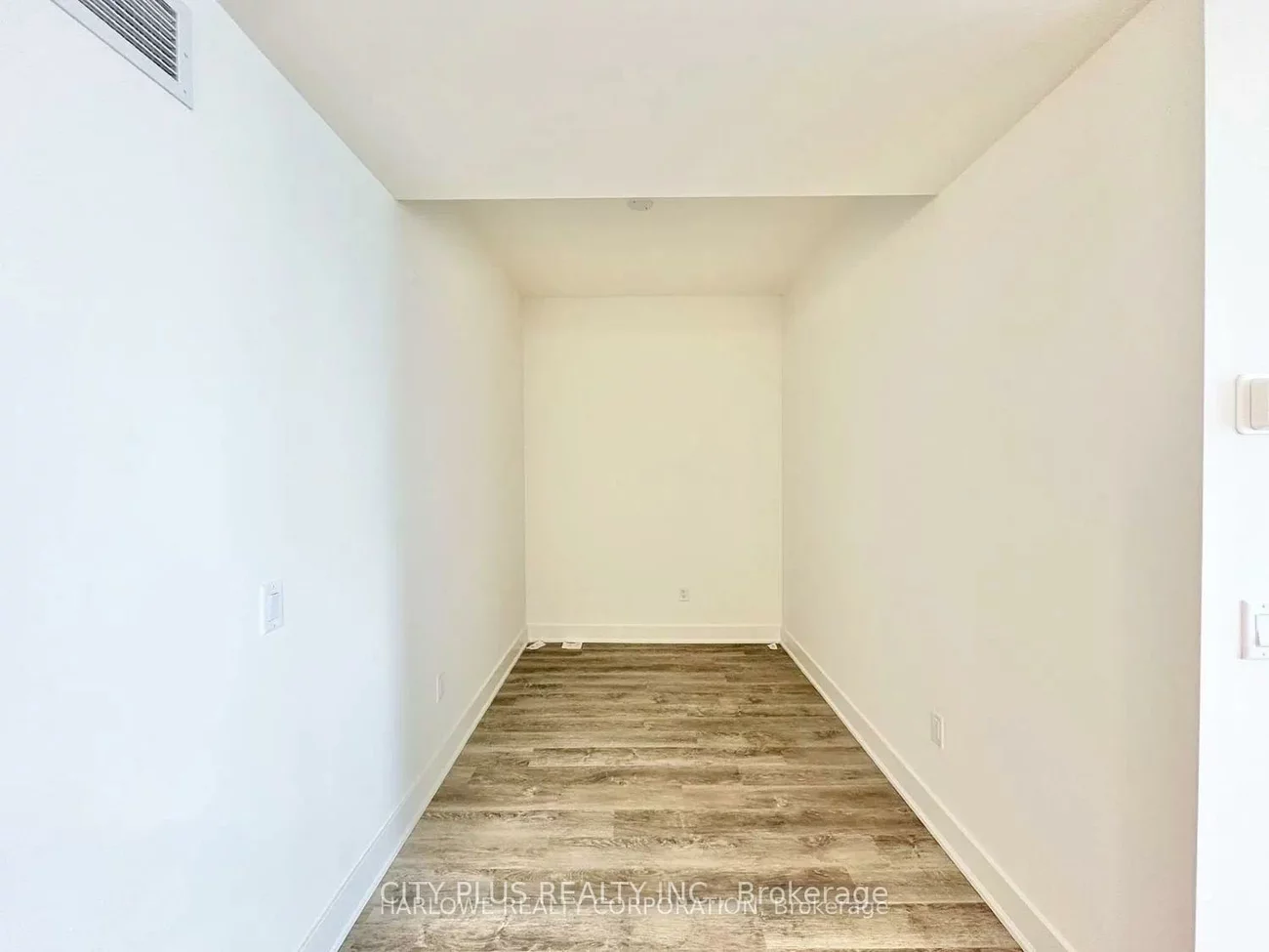 185, Deerfield, Central Newmarket, Newmarket