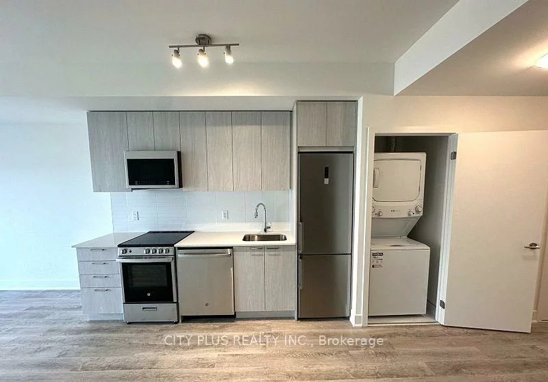 185, Deerfield, Central Newmarket, Newmarket
