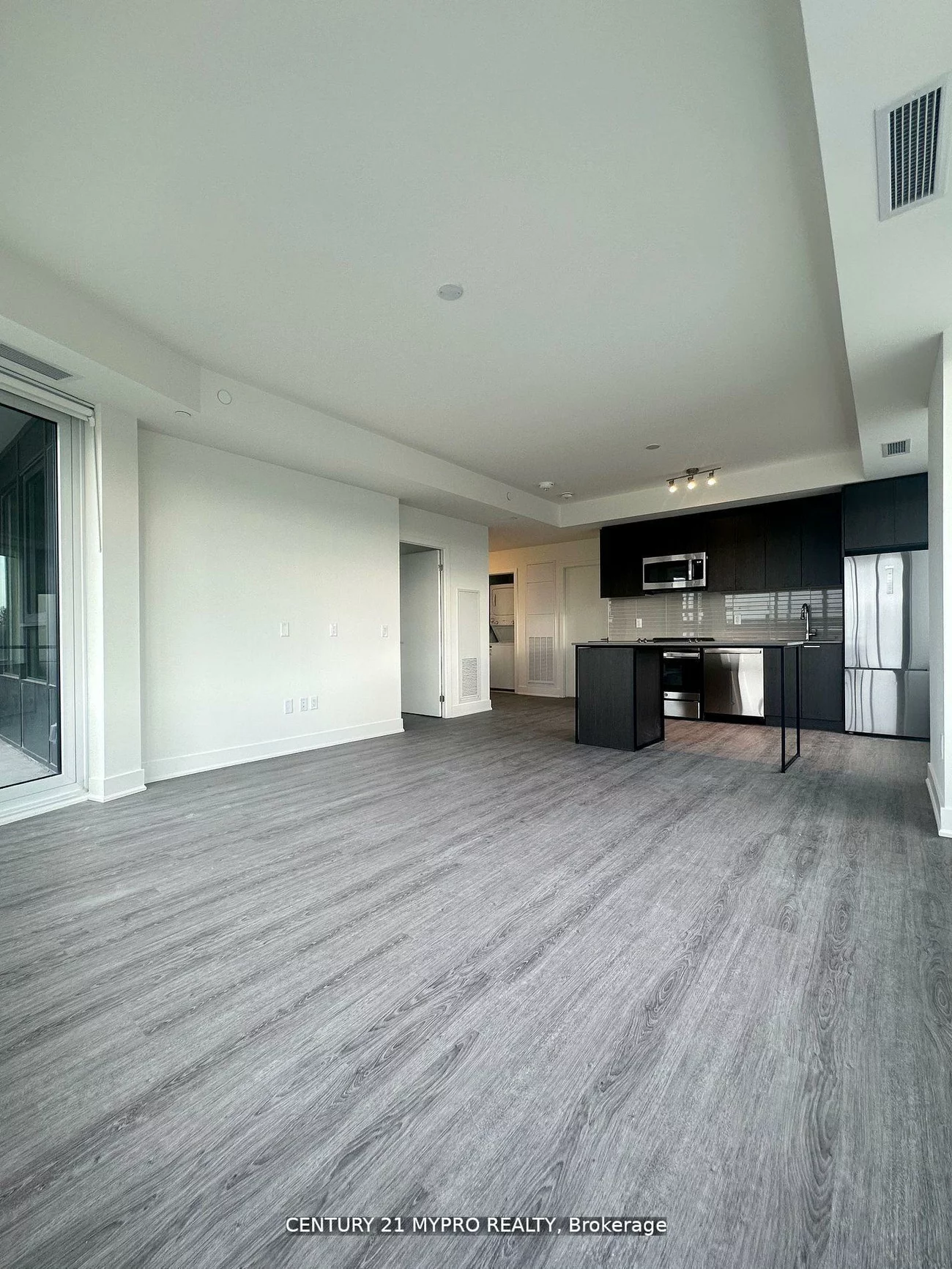 185, Deerfield, Central Newmarket, Newmarket
