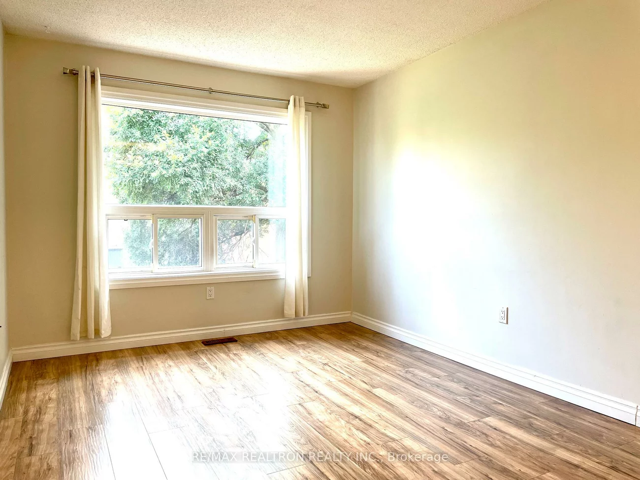 905, Caribou Valley, Armitage, Newmarket