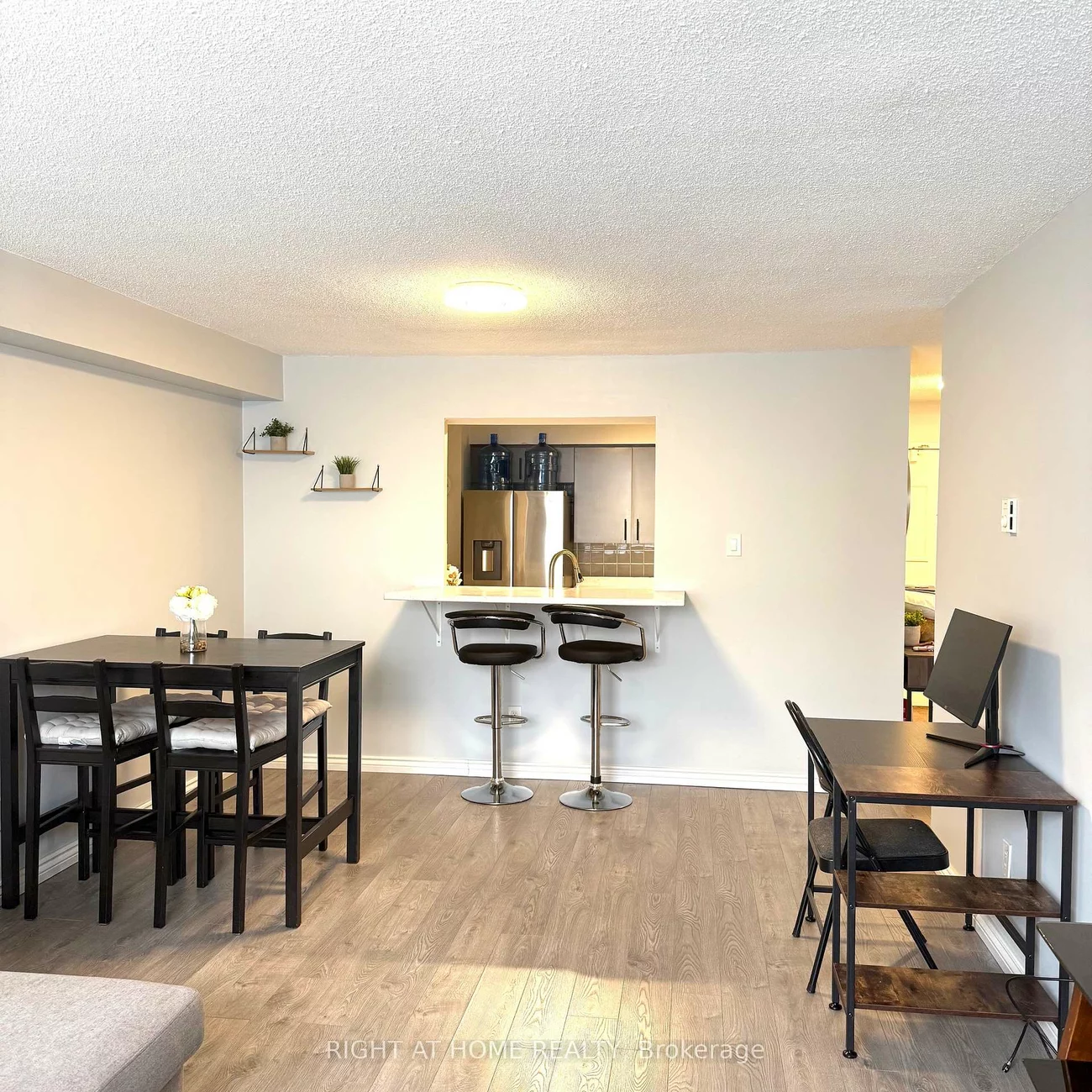 260, Davis, Central Newmarket, Newmarket