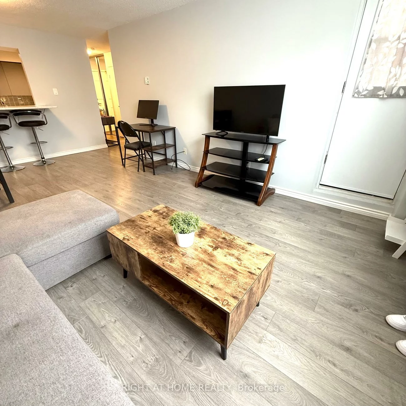 260, Davis, Central Newmarket, Newmarket