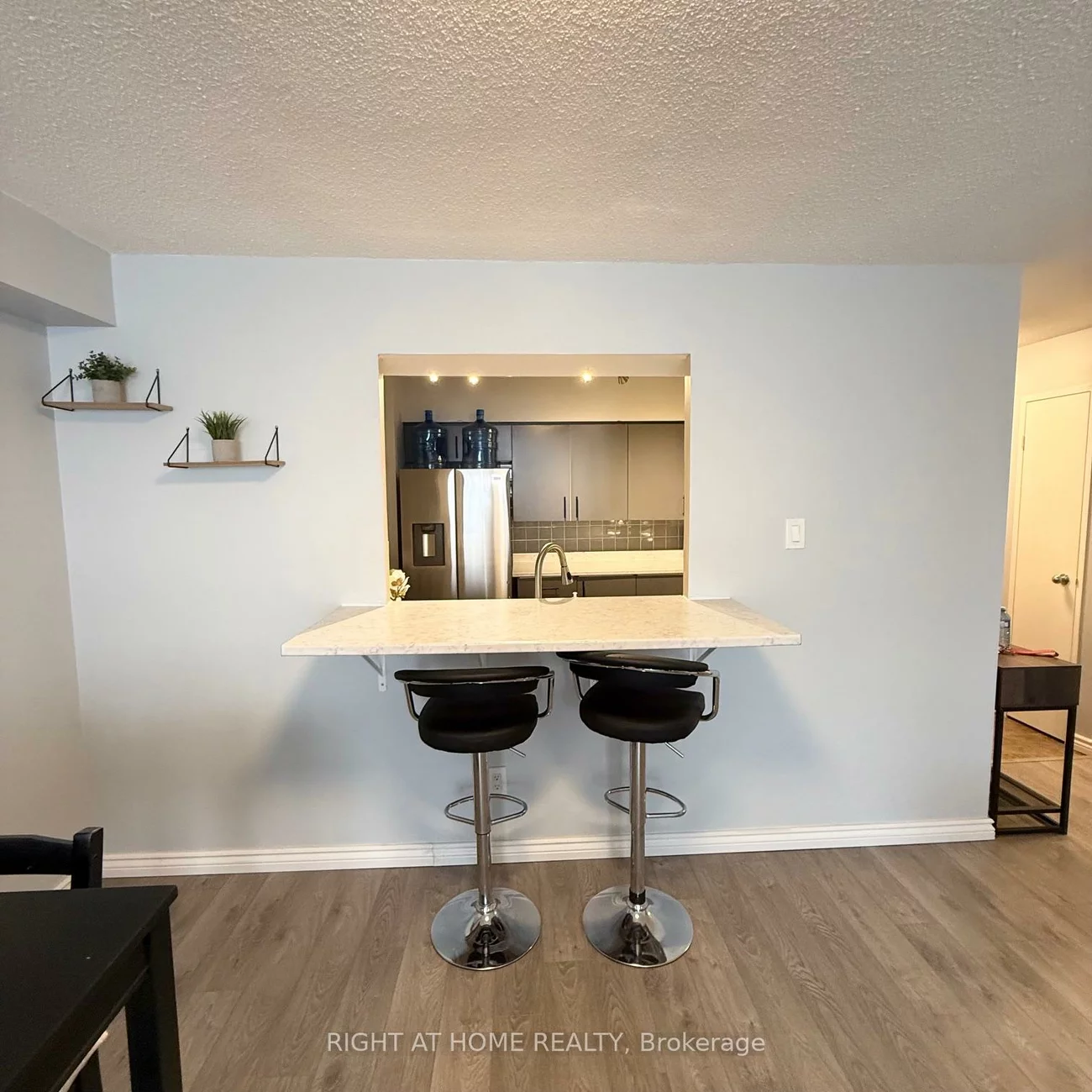 260, Davis, Central Newmarket, Newmarket