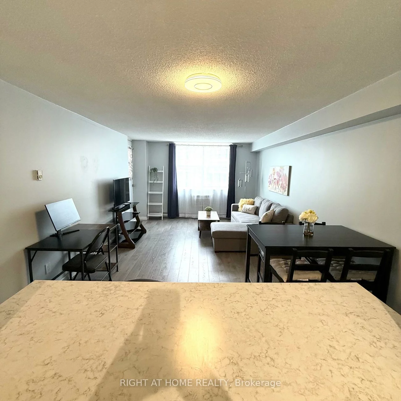 260, Davis, Central Newmarket, Newmarket