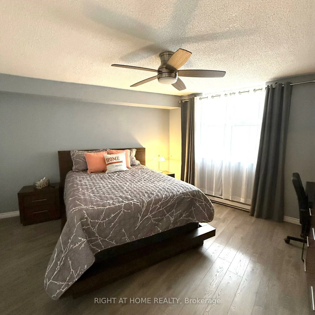 260, Davis, Central Newmarket, Newmarket