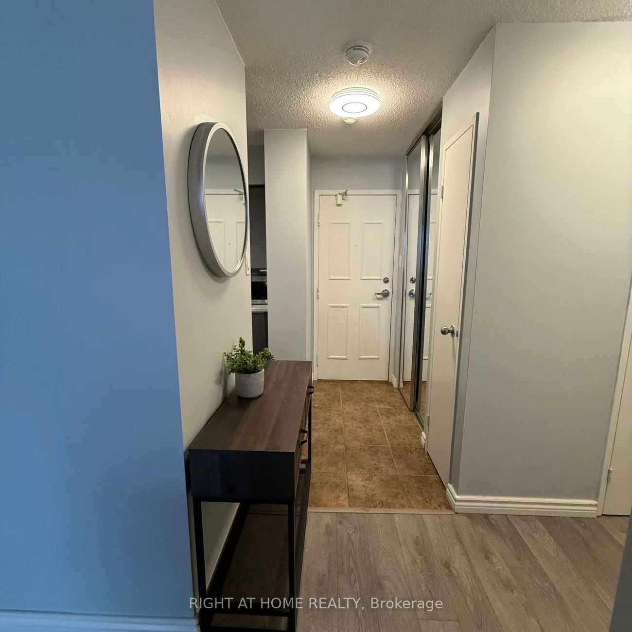 260, Davis, Central Newmarket, Newmarket